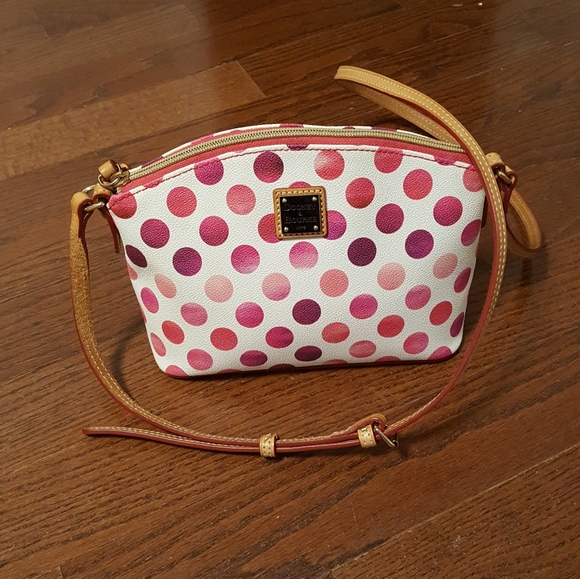 Dooney & Bourke Handbags - Dooney & Bourke crossbody bag